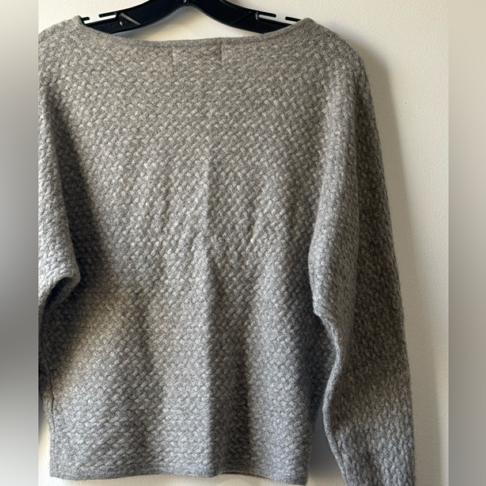 Bloomingdale's Gray Crew Neck Sweater with Knitted Texture - Picture 6 of 7